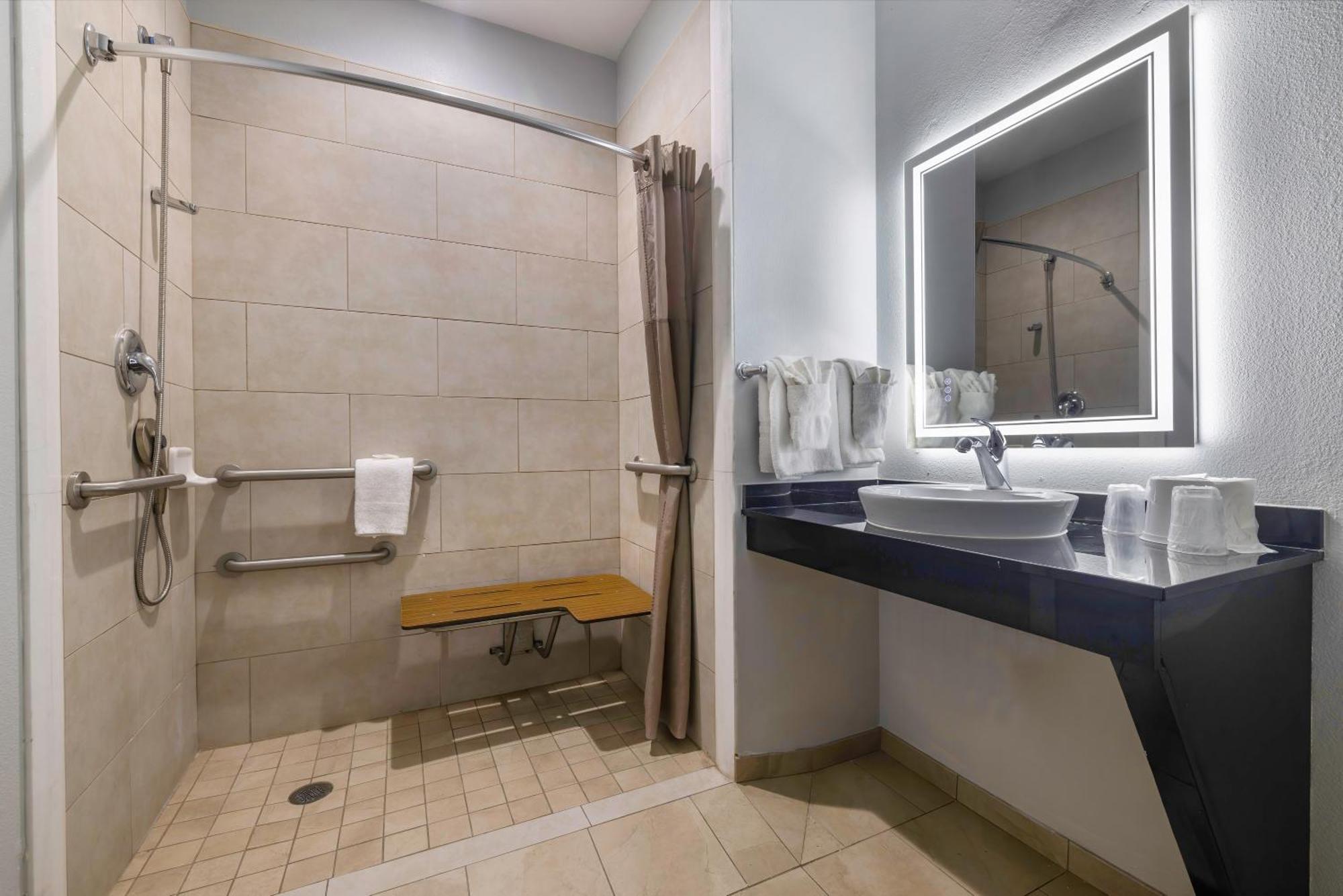 6 Texas I-45 Hotel Texas City